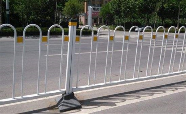 雙向公路護欄